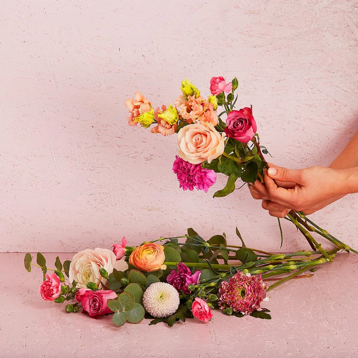 Floristens valentinsbuket i lyserøde nuancer (høj)